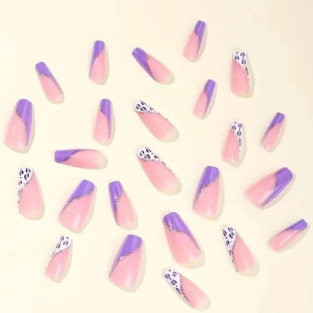 24 Pieces Fake press on nails